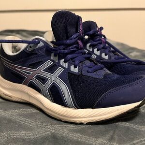 Size 6 women’s ASICS sneakers